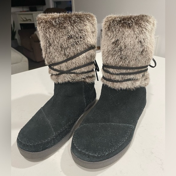 Tom’s “Nepal” Suede & Faux Fur Boot - Picture 4 of 10